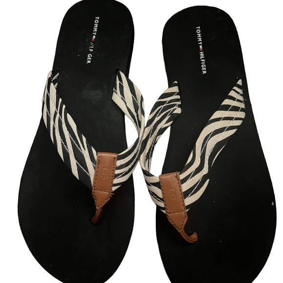 Women’s Zebra Flip Flop Sandals - Picture 3 of 5